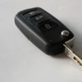 Can locksmith program car key?