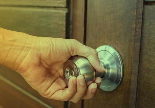 How long does it take a locksmith to unlock a door?